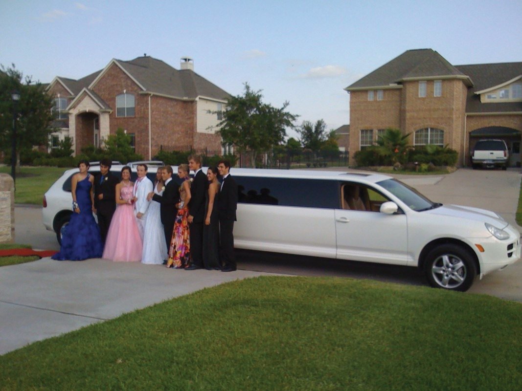 Prom limo rental from Southtown Limousine