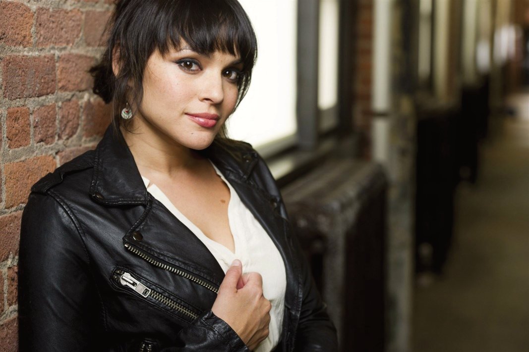 HAPPY BIRTHDAY MARCH 30TH TO JAZZ PIANIST AND VOCALIST NORAH JONES. RIPPITOPEN.COM.