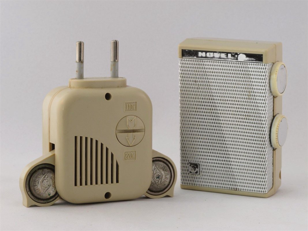 Russian Pocket transistor radio, rechargable cells !!