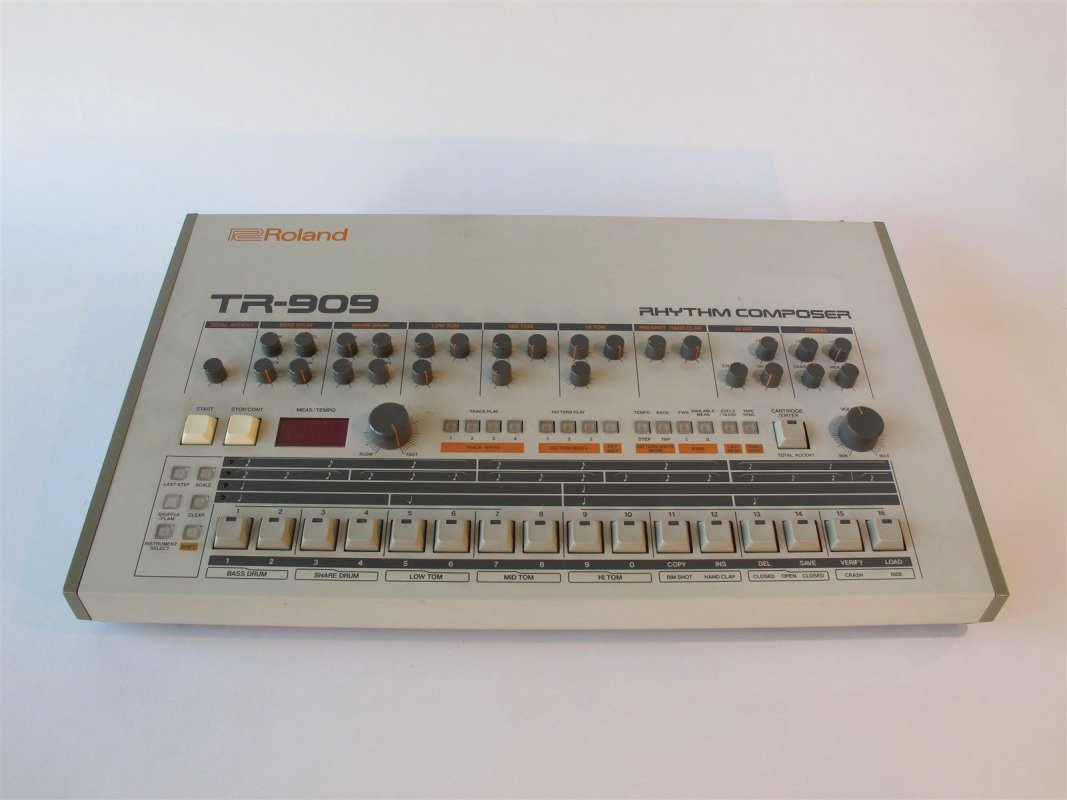 Roland TR 909