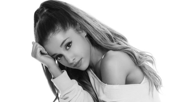 Ariana Grande Gives A Blowjob - Hott E-News