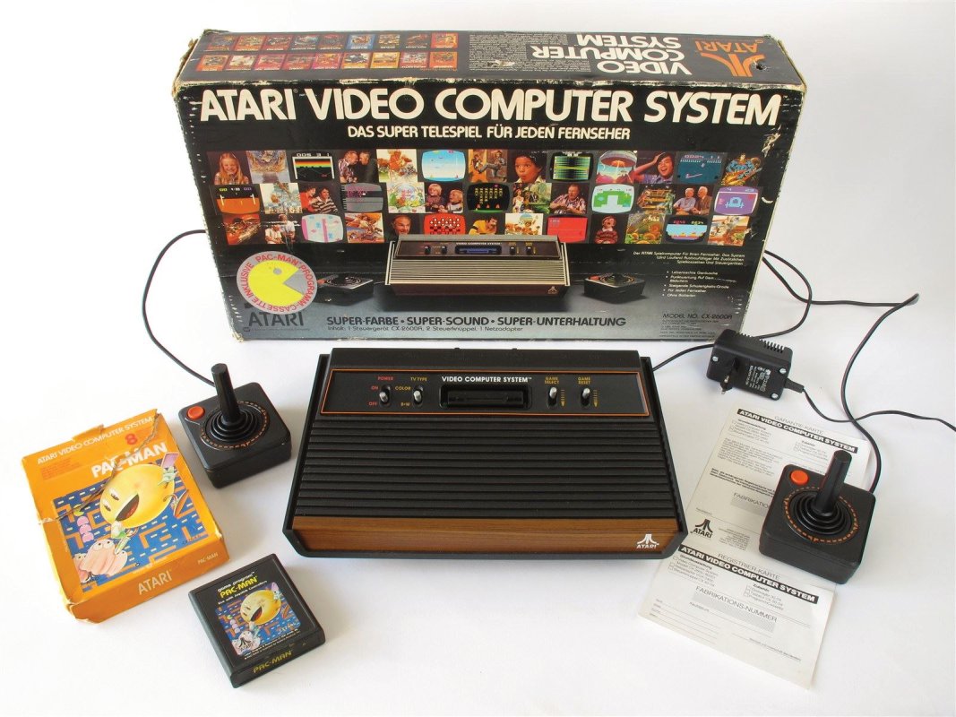 Atari 2600 Game console, boxed