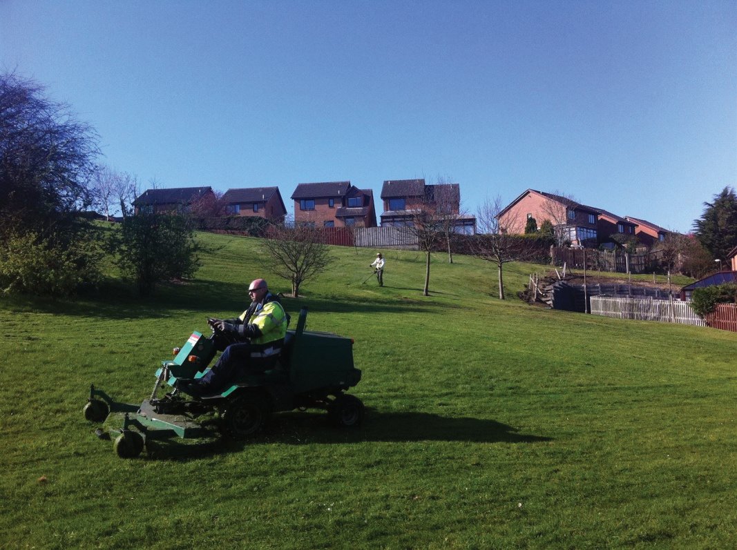  Rideon grass cutting for large areas.Housing estate open space and green space care and maintenance throughout Edinburgh, Midlothian, East Lothian, Fife and the Scottish Border regions. 