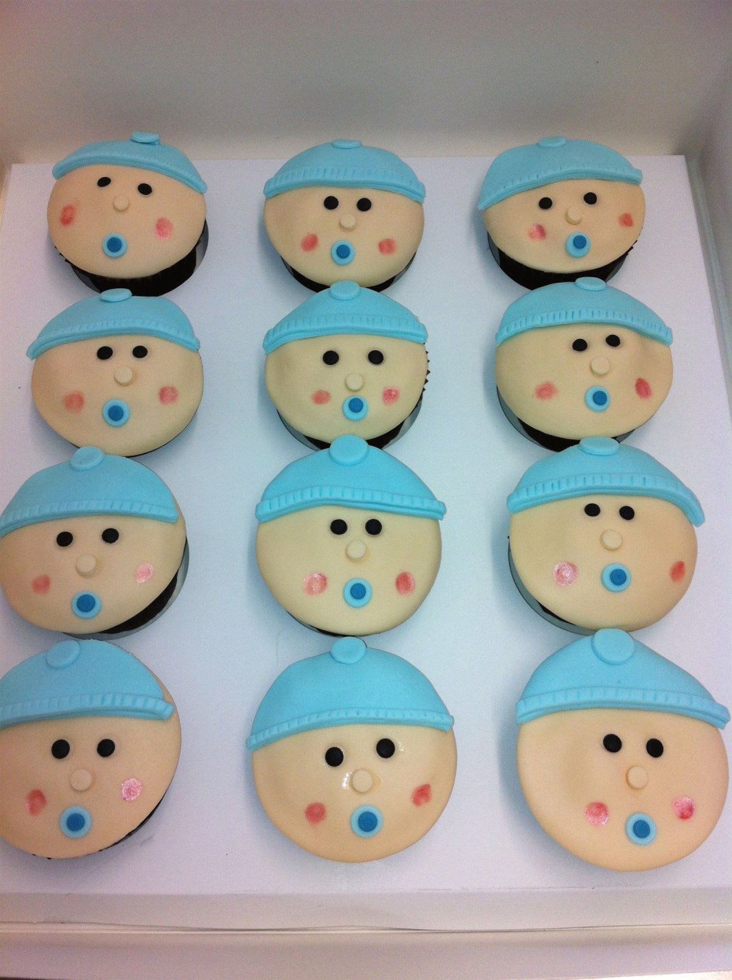 baby shower baby face cupcake
